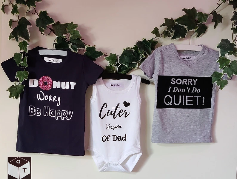 Gepersonaliseerde t-shirts en rompers